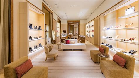 louis vuitton outlet italia|buying louis vuitton in milan.